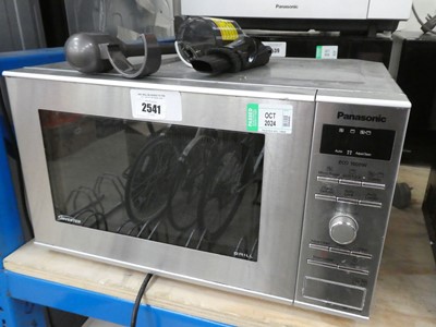 Lot 2541 - Panasonic NN-GD37HS converter microwave in...