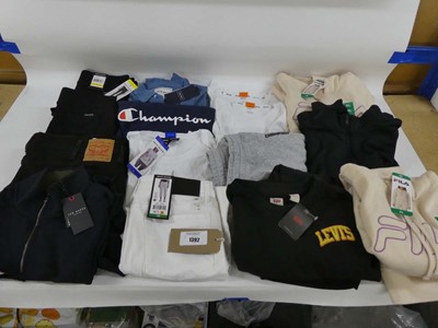 Lot 1392 - Approx. 15 branded items of clothing to...