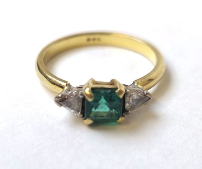 Lot 500 - A yellow metal, emerald and diamond ring. The...