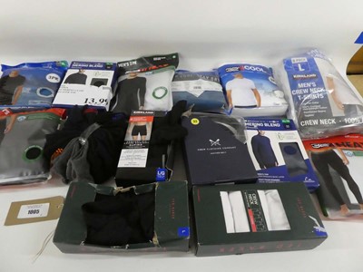 Lot 1005 - Mixed lot of mens base layers, socks,...