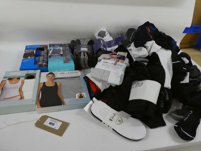 Lot 1013 - Mixed lot of mens and womens underwear, socks,...