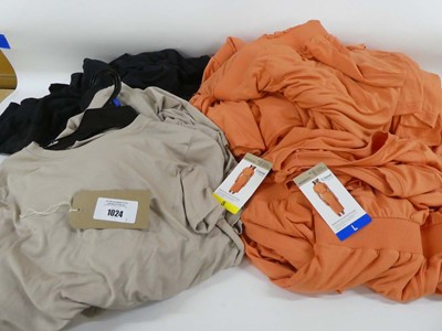 Lot 1024 - Approx. 22 ladies elastic waist dresses by...