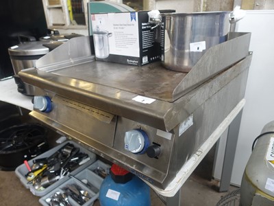 Lot 7 - 80cm gas Gico solid top griddle with 2 burners