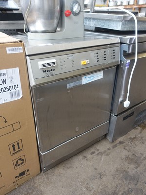 Lot 35 - 60cm Miele drop front dishwasher