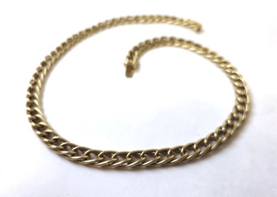 Lot 528 - A 9ct gold curb link chain. Approx. weight...