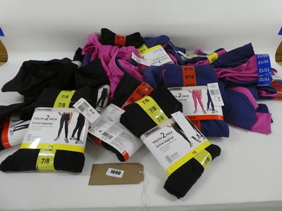 Lot 1040 - Approx. 50 pairs of Mondetta youth active...