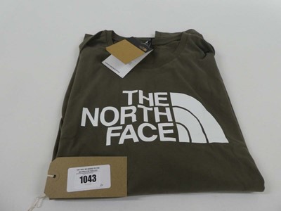 Lot 1043 - The North Face t-shirt in green size XXL