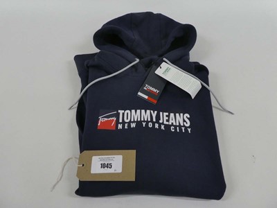 Lot 1045 - Tommy jeans hooded jumper in navy size XL