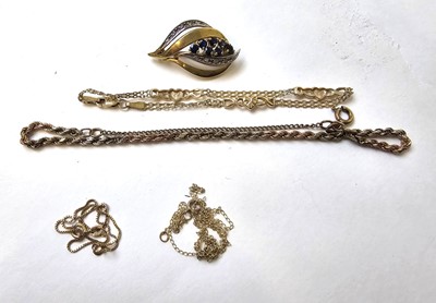 Lot 542 - An assortment of 9ct gold jewellery to include...