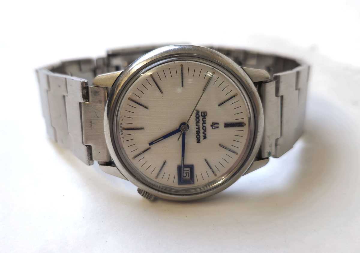 Lot 568 - A gentleman's Bulova Accutron wristwatch on a...