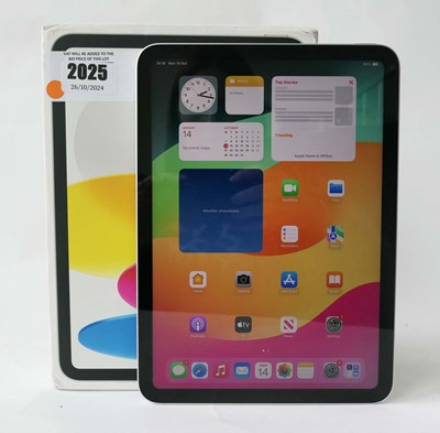 Lot iPad 10th Gen 64GB A2696 Silver with box and...