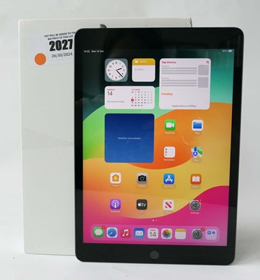 Lot iPad 9th Gen 64GB A2604 Space Grey with box...