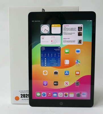 Lot iPad 8th Gen 32GB A2270 Space Grey with box