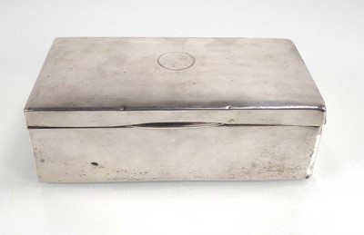 Lot 460 - An early 20th century silver cigarette/cigar...