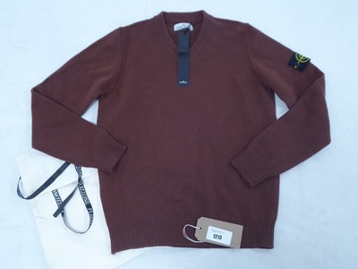 Lot 1213 - Stone Island jumper in brown size medium