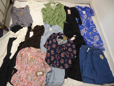 Lot 1227 - Selection of clothing to include NoBody's...