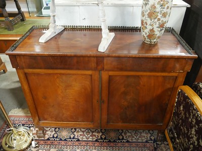 Lot 1044 - Edwardian mahogany buffet cabinet with...