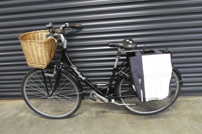 Lot 2006 - Ladies Raleigh Elegance town bike in black...