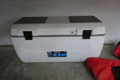 Lot 2041 - Igloo 156L cool box