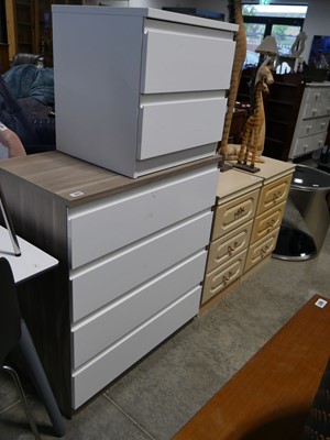 Lot 1125 - Modern white 4 drawer chest with wood effect...