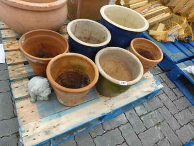 Lot 2162 - 6 various style garden pots