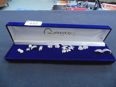 Lot 449 - A blue velvet box containing six pairs of...