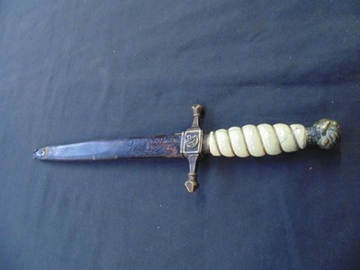 Lot 462 - A German style dagger