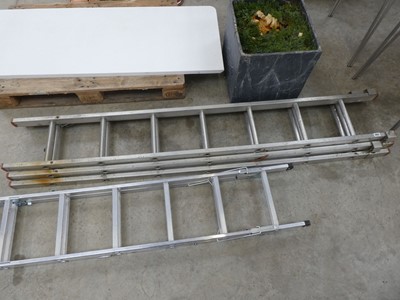 Lot 2342 - Aluminium triple extending ladder