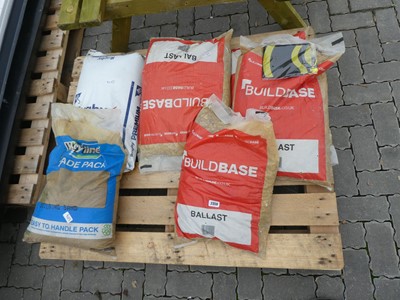 Lot 2358 - 5 bags of ballast with bag of cement and bag...