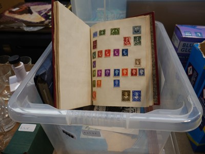 Lot 3008 - Crate containing 3 stamp albums