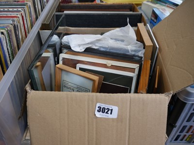 Lot 3021 - 2 boxes of picture frames, together with an...