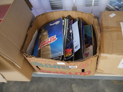 Lot 3025 - Crate of theatre related magazines