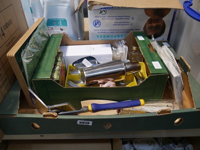 Lot 3013 - Tray of household items incl. placemats,...