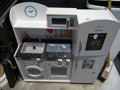 Lot 3053 - Children's kitchen play set