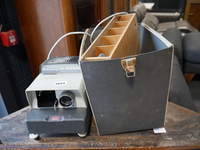 Lot 3054 - Braun Nurnberg Paximat 5 projector with carry...