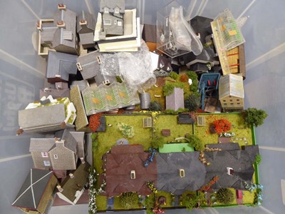 Lot 357 - A small group of N gauge trackside buildings...