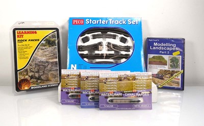 Lot 358 - A selection of N gauge accessories including...