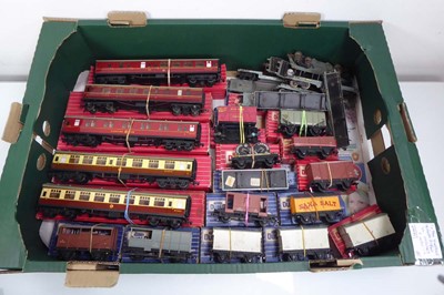 Lot 365 - A group of Hornby Dublo OO gauge coaches and...