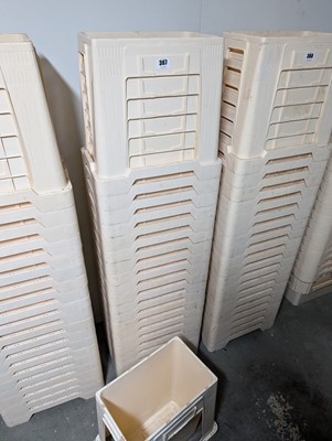 Lot 367 - 20 Sivepo VDL Kunststoffen large stackable...