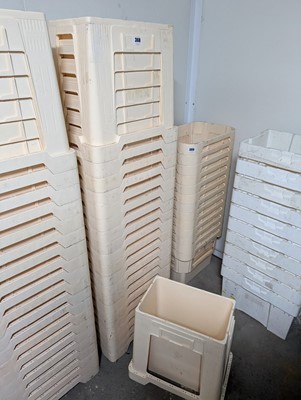 Lot 368 - 20 Sivepo VDL Kunststoffen large stackable...