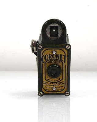 Lot 132 - A Coronet Midget camera in a marbled green...