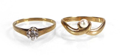 Lot A 9ct yellow gold ring set small pearl, ring...