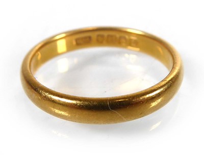 Lot A 22ct yellow gold wedding band, band w. 2.5...