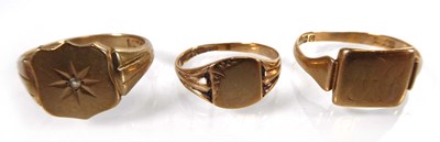 Lot A 9ct yellow gold signet ring, London 1965,...