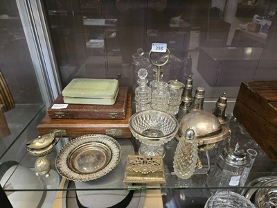 Lot 398 - An assortment of plated ware to include...