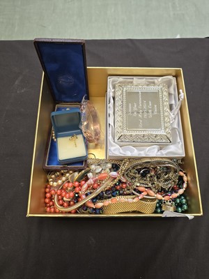 Lot 433 - A box containing a quantity of costume...