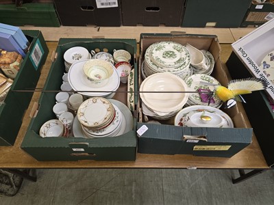 Lot 466 - Two trays of ceramic ware to include green...