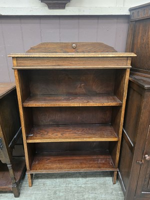 Lot 41 - An early 20th century oak open bookcase