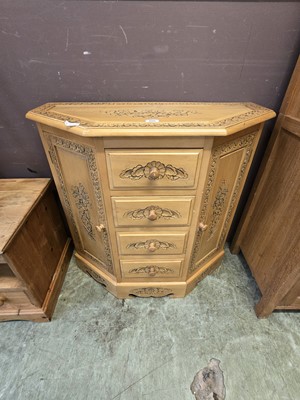 Lot 109 - A modern floral carved unit having a set of...