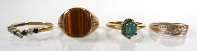 Lot A 9ct yellow gold signet ring set tigers eye,...